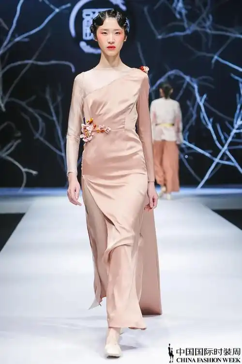 中国国际时装周2021春夏 融·无界大秀