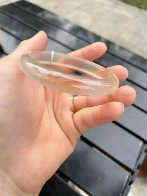 玛瑙龙鳞纹手镯