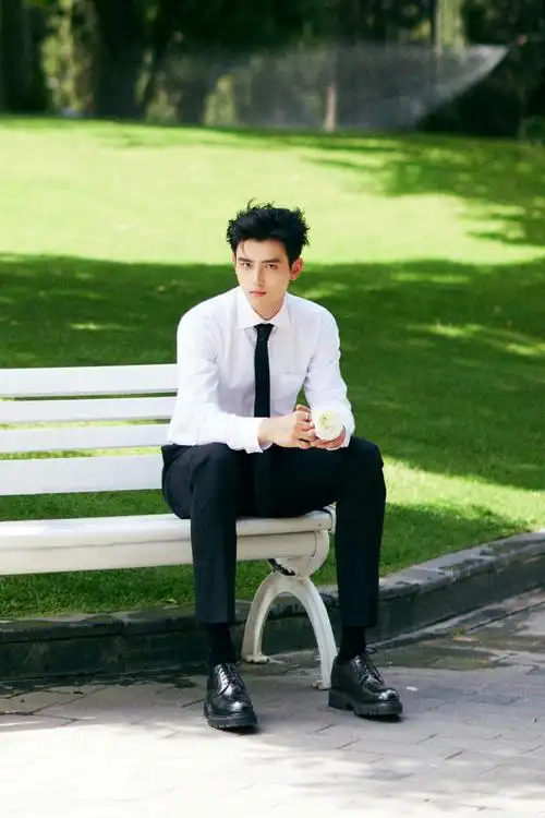 陈飞宇穿着thomwills手工德比鞋出席第十八届,第十九届中国电影#华表