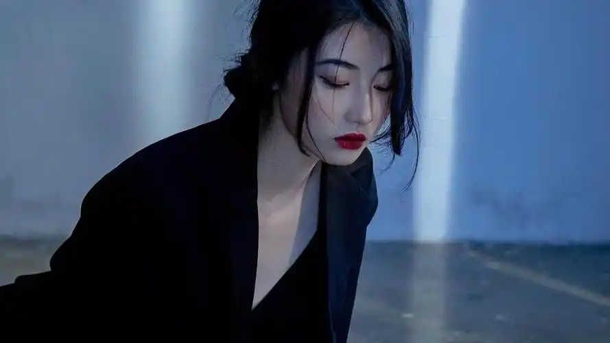 性感撩人的高冷气质美女,高清壁纸图片,大陆美女-回车桌面