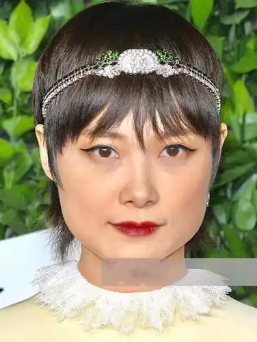 李宇春也是活在精修的人?生图下细纹难掩,大方脸像以前的杨幂