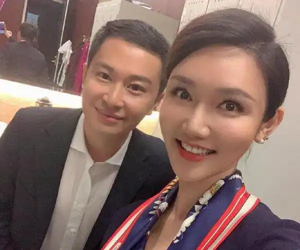 龙洋是央视一位比较年轻的主持人.