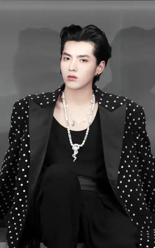 吴亦凡真"蚌"!用珍珠首饰玩转时尚穿搭,尽显潮人本色