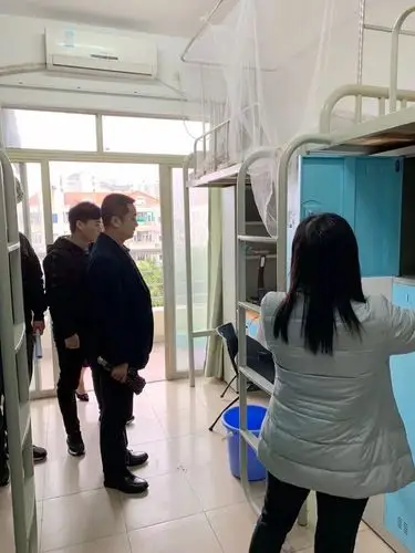 附中开展新学期学生宿舍安全卫生大检查