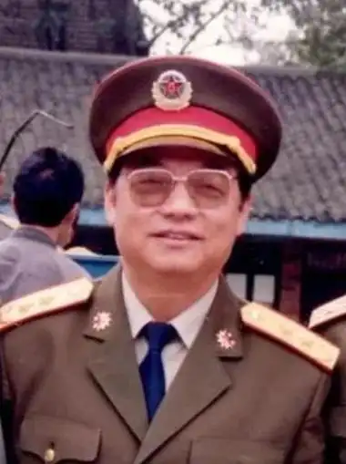 引言:在很多人看来,我国军人被授予的军衔都是一级一级往上升的才对.