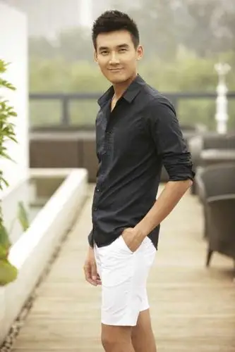 张铎轻熟男风尚街拍新戏饰包拯