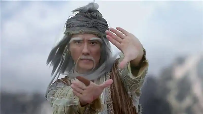 老五绝中为何独独洪七公涉及情感戏?原来金庸早有暗示,很无奈