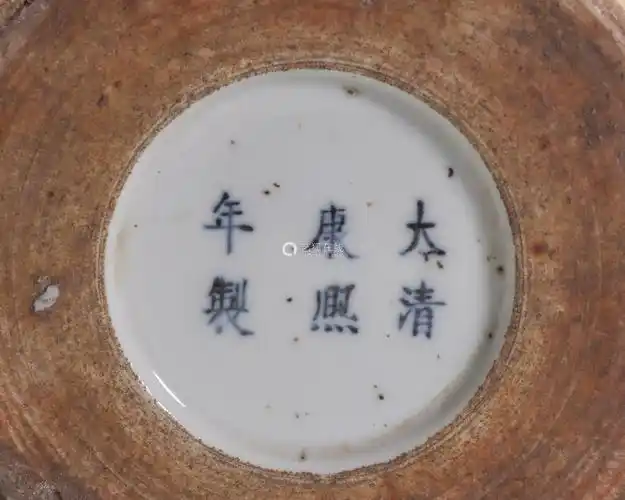 大清康熙年制款天蓝釉饕餮纹双象耳瓶