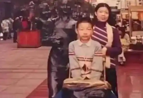 殷桃|心酸!许敏夫妇错养姚策28年,姚策童年照曝光穿搭与姚威对比明显