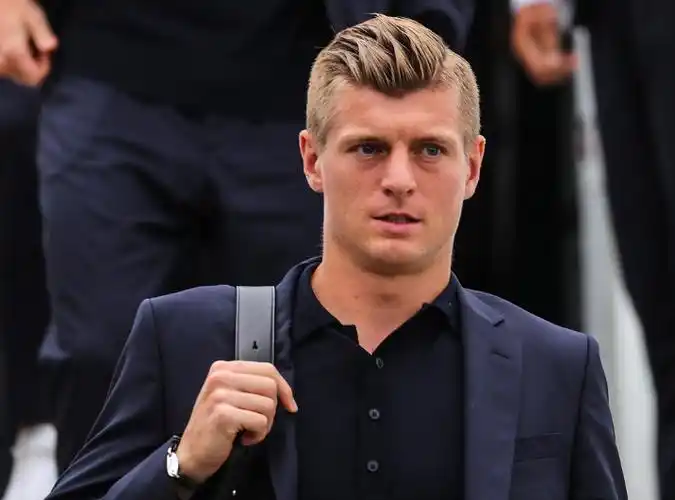 【老脸小将】俄罗斯世界杯的德国队西装,有的人照片.