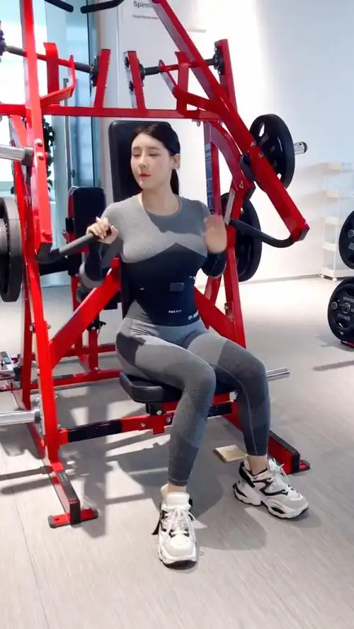 178刘太阳模特女神 邀请你一起健身打卡视频 早安