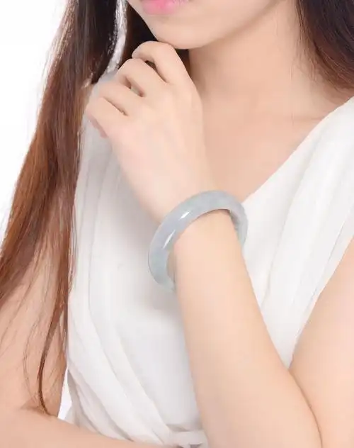 伊戴娇 天然翡翠a货逗种水润厚装手镯