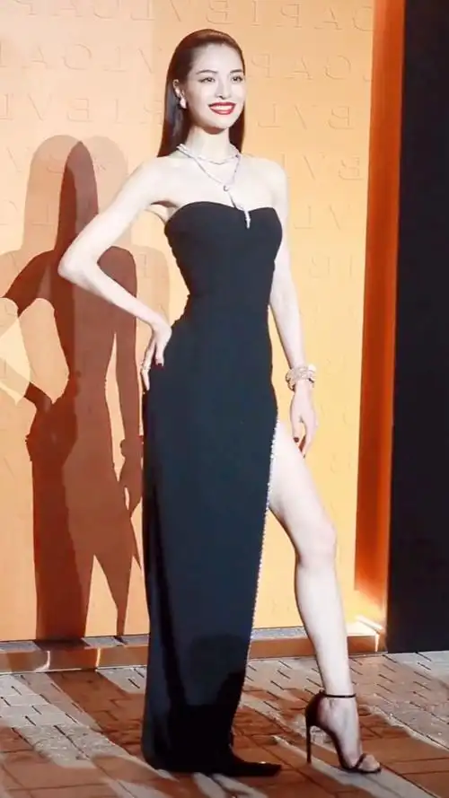 钟楚曦这腿赞赞比心比心玫瑰玫瑰