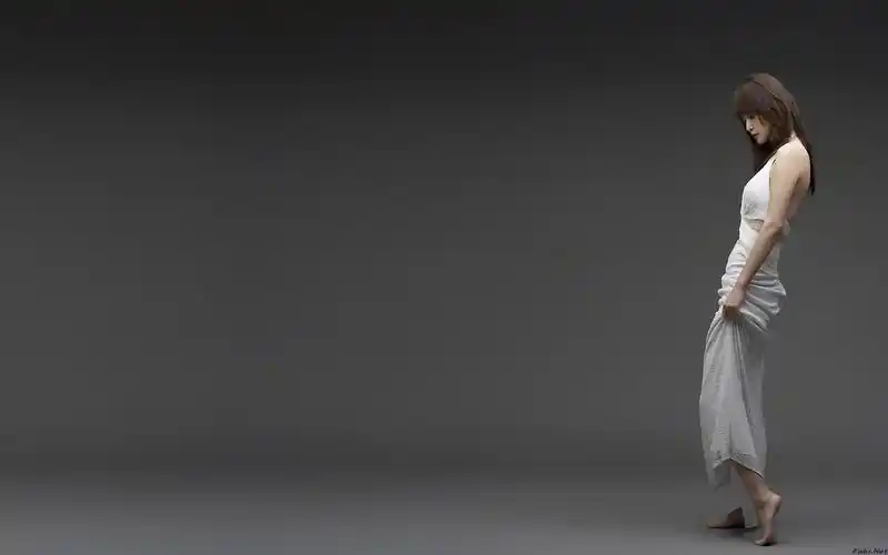 孤独的女孩凄美的背景桌面壁纸