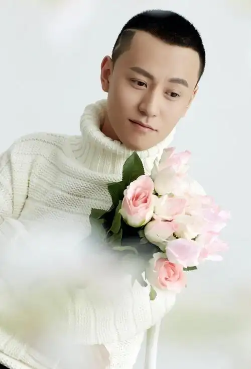 开启撩妹模式秦俊杰闪电z寸头直击少女心