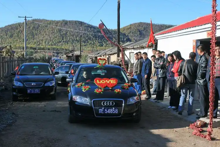 接新娘的车队整装待发