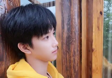 2020年青少年流行短发名字 中学男生齐刘海短发设计打造阳光校草