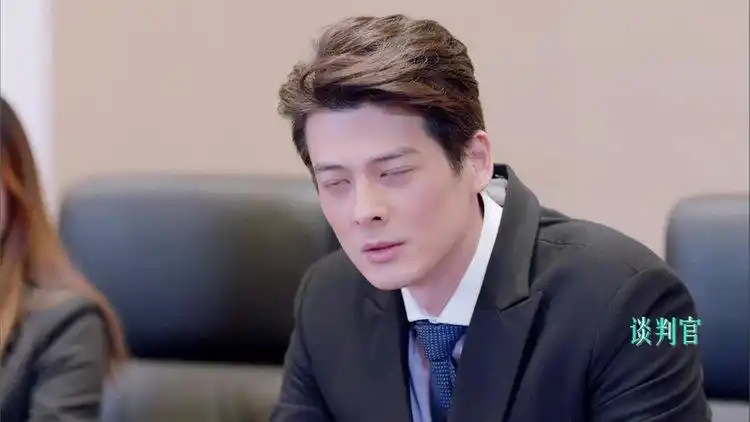 谈判官:谢晓飞欲要童薇回答问题,却没料到童薇不为所动