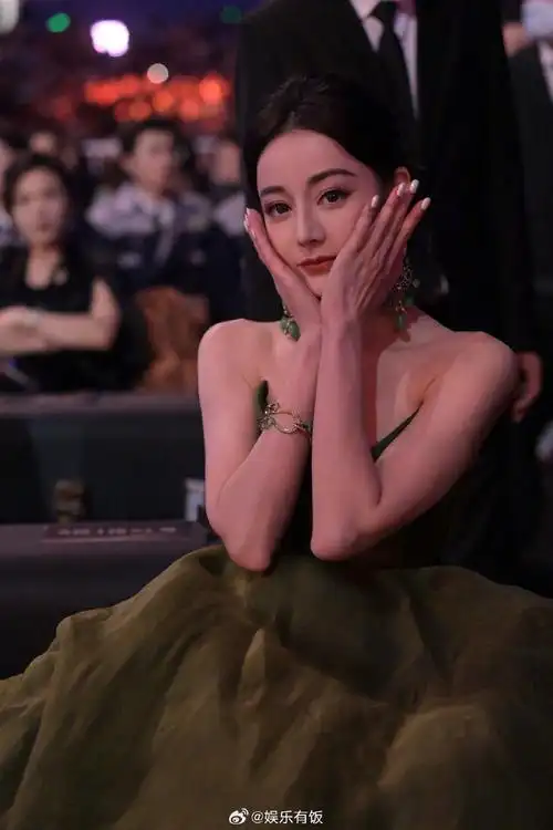 微博之夜##迪丽热巴怼脸生图