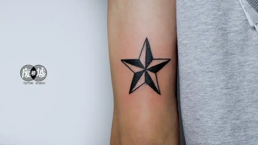 昆明纹身 废墟刺青 五角星