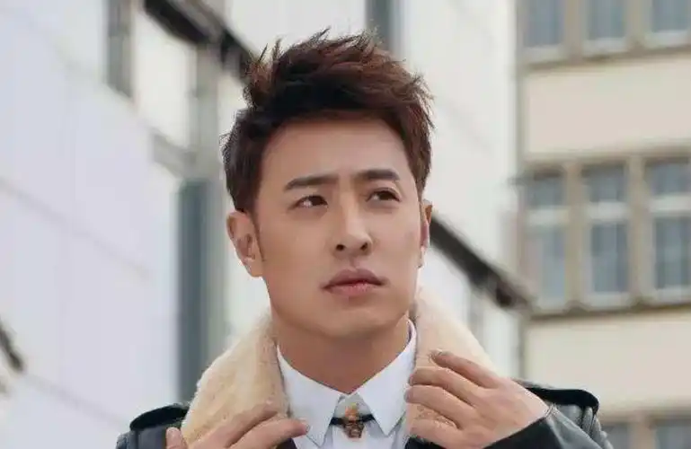 潘玮柏婚讯成网红共享悬疑片深扒后发现原来是一场批量炫富