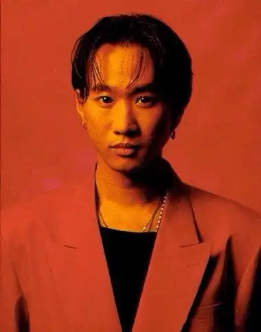 黄家驹乐队beyond的主唱16