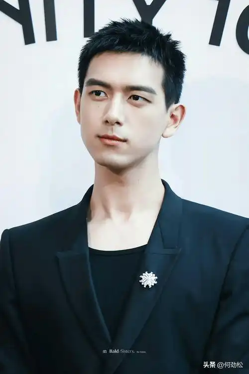 第二位李现现在肖战早已经成为了内娱超级断层顶流了,市场和商业价值