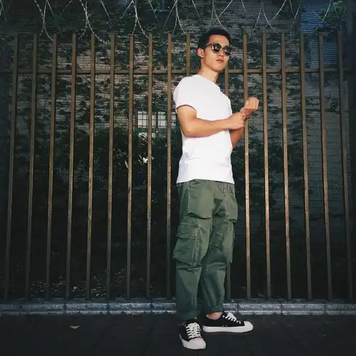 男性拍照时有哪些不错的姿势可以选择? - 知乎