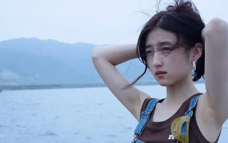 张子枫的 最新照片,文艺范