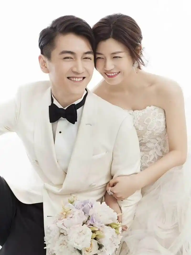 陈晓陈妍希的婚纱照也太有夫妻相了吧 陈晓陈妍希两个人也太有夫妻相
