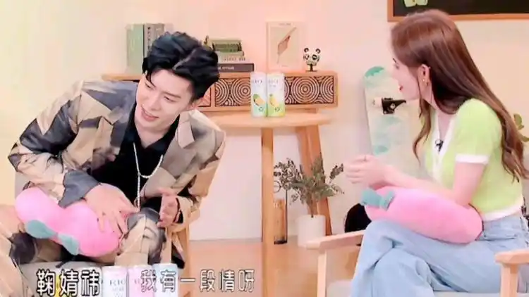 鞠婧祎现场演唱《女驸马》,戏腔一出太惊艳,一旁范丞丞都惊到了