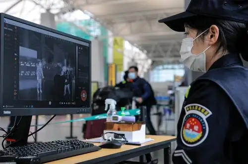 白云安检:疫情无情人有情,服务依然沐春风