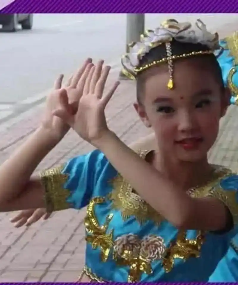 gif创作人# 《跑男》宋雨琦童年照被扒,小时候竟长这样?