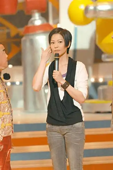 她是香港知名女星,连遭2名渣男欺骗,今44岁终获真爱_滕丽名_感情