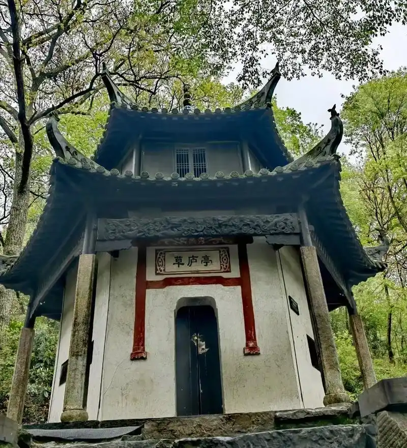 古隆中景区位于襄阳市以西的西山环拱之中,是5a景区. - 抖音