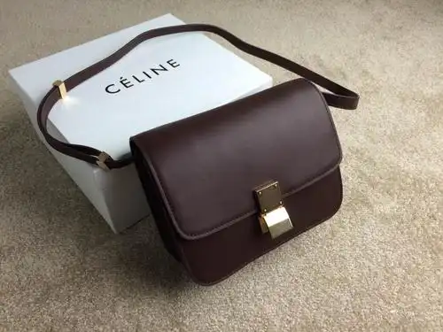 celine medium经典肩包in re. 市场价格:$nt20060 本站特价:$nt11800