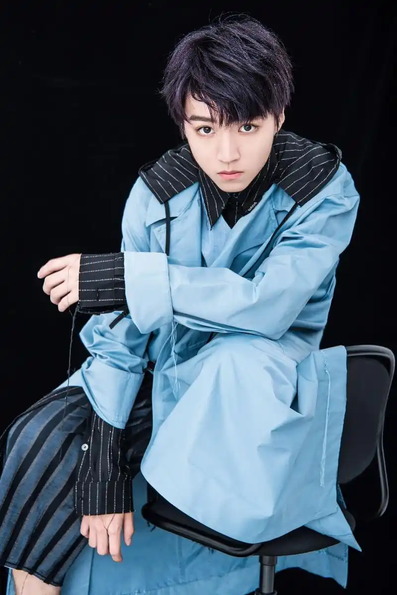 王俊凯的6个拍照动作,图3最丑,图6帅到没朋友