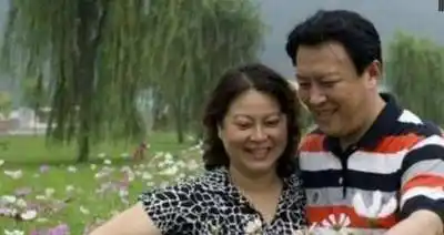 孙涛离开后,唐国强带着女儿搬到了新房子,然后嫁给了她.