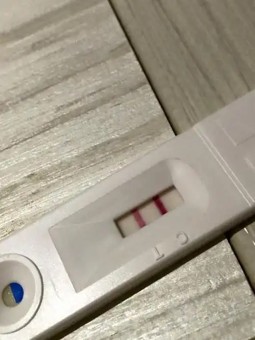 早在愚人节当天,徐小可就已经发过验孕棒照片,不过当时没人相信.