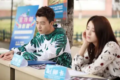 青春题材电视剧《一起同过窗2》自开播以来,不仅播放量持续高涨,话题