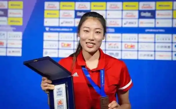 中国女排球员刘晏含在土耳其甲级联赛中的表现让人瞩目.