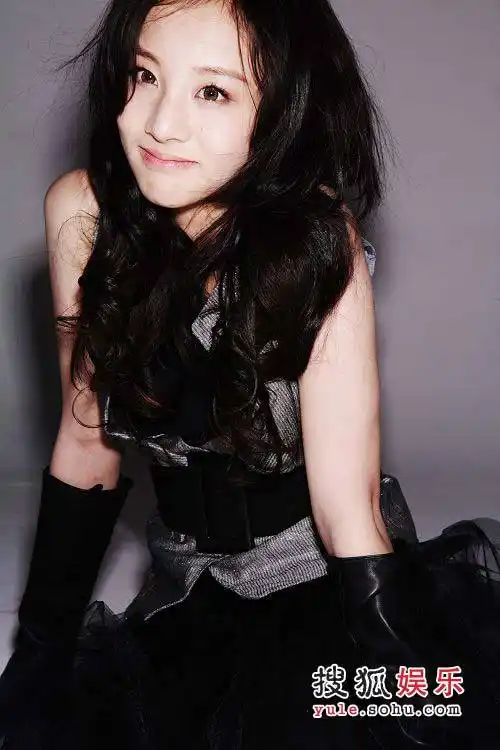 都市性感美女章龄之《舞者》破茧魅力冲击银屏