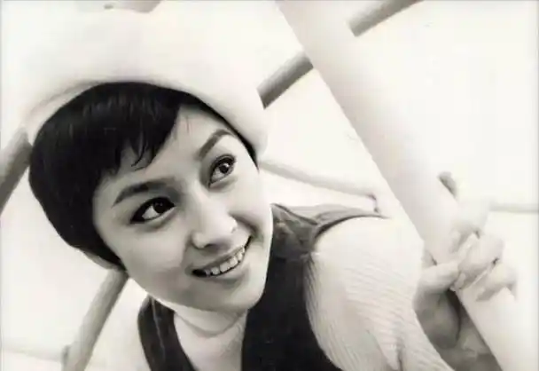 甄珍:向华强的恩师,谢贤的发妻,离婚后称若有来世,还嫁谢贤