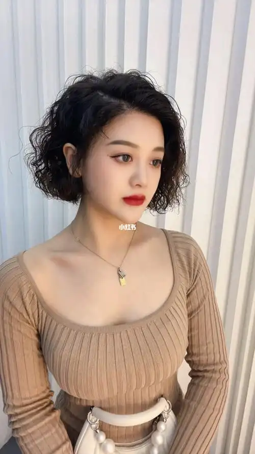 减龄发型  #港风卷发 #港风短发 #肇庆烫发 #肇庆染发 #烫发 #染发