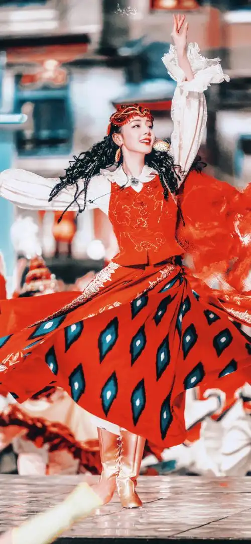 迪丽热巴这一脚##热巴春晚跳舞摔跤了