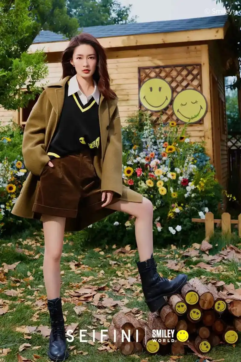 诗凡黎品牌形象代言人 李沁#黄色系 #好看的衣服都在这里 - 抖音