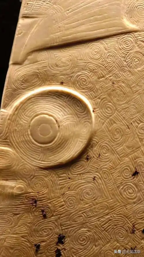 良渚玉琮上的饕餮纹饰