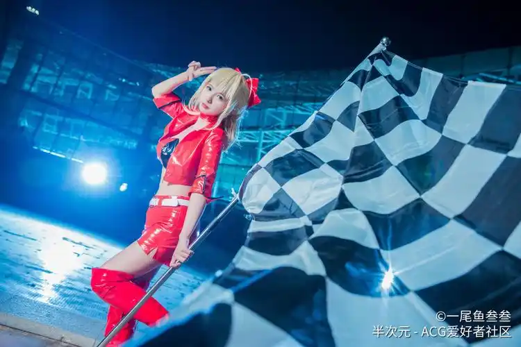 cos赛车美女尼禄