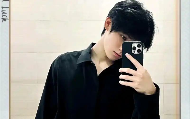 【张真源】帅气对镜自拍张哥