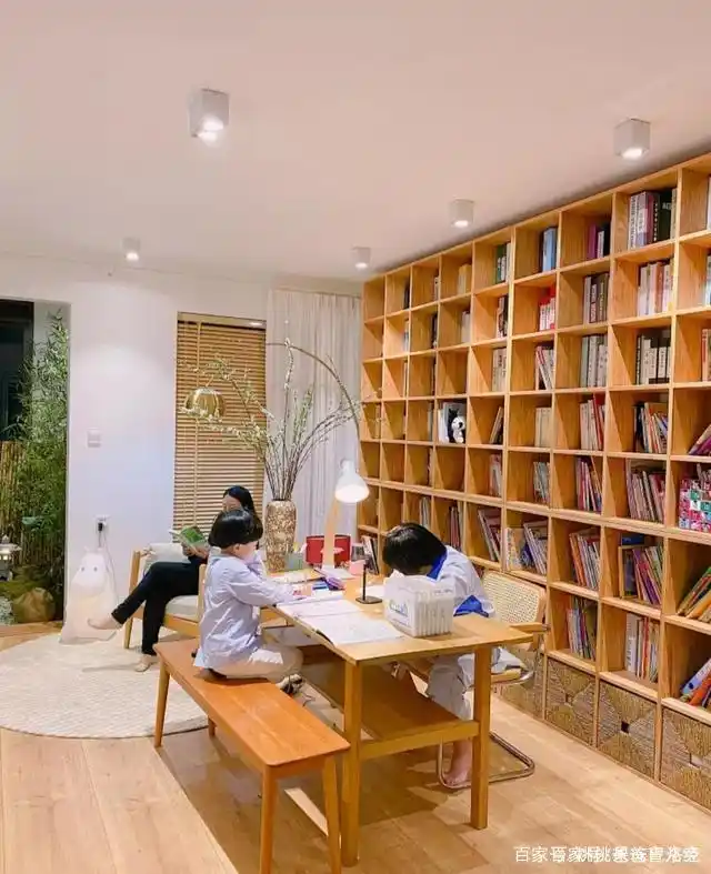 我庆幸,趁早将客厅改成书房,帮孩子养成了很多好习惯